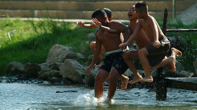 12.강가의 아이들