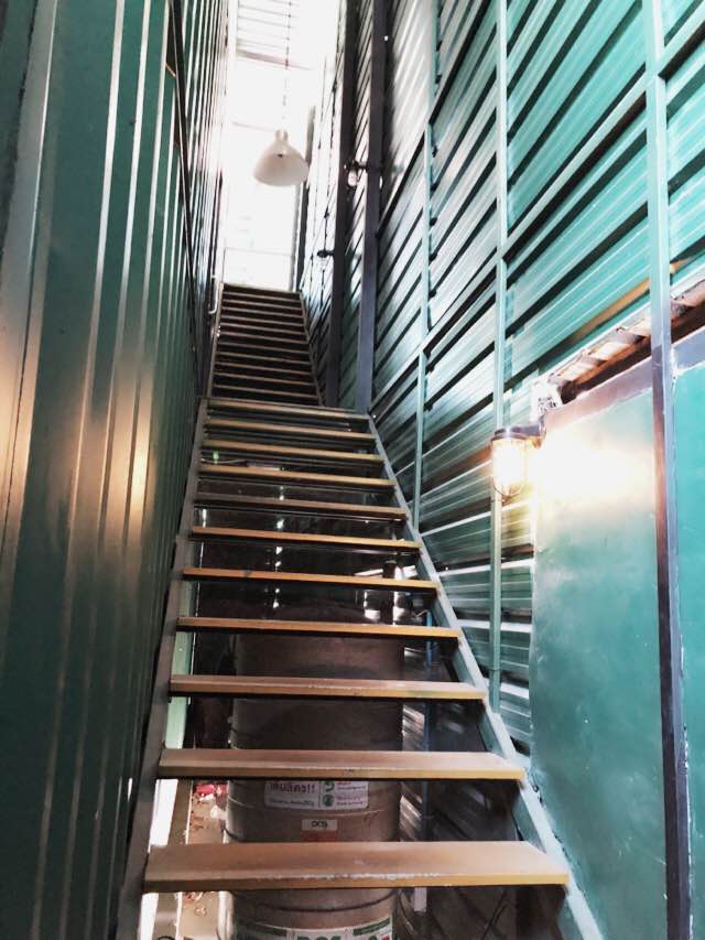와찰라폰 2층계단
